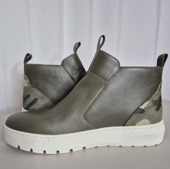 Vionic Brinkely Ankle Bootie - Size 8 - Picture 3 of 16